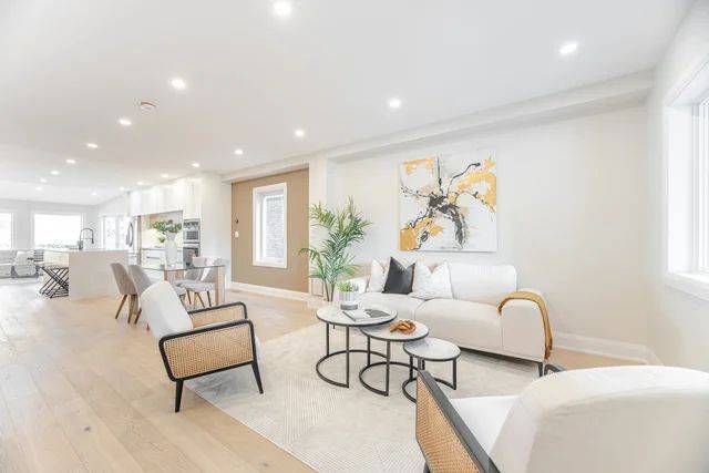 Toronto E02, ON M4L 3H6,23 Bowmore RD