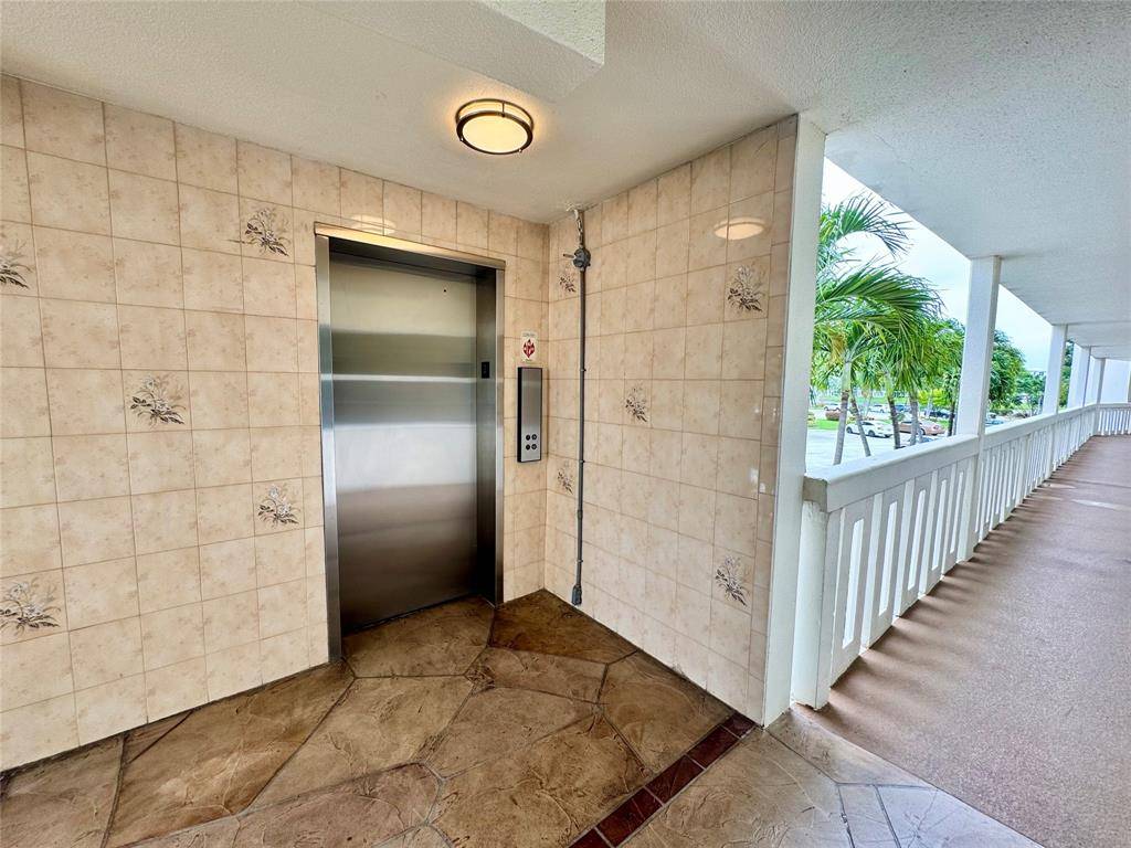 Deerfield Beach, FL 33442,2029 Cambridge B #2029