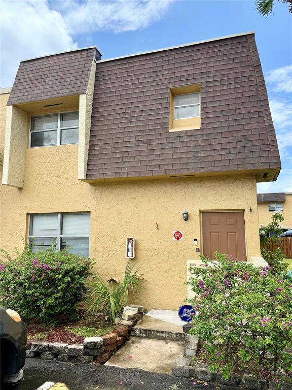 5644 Blueberry Ct #11, Lauderhill, FL 33313