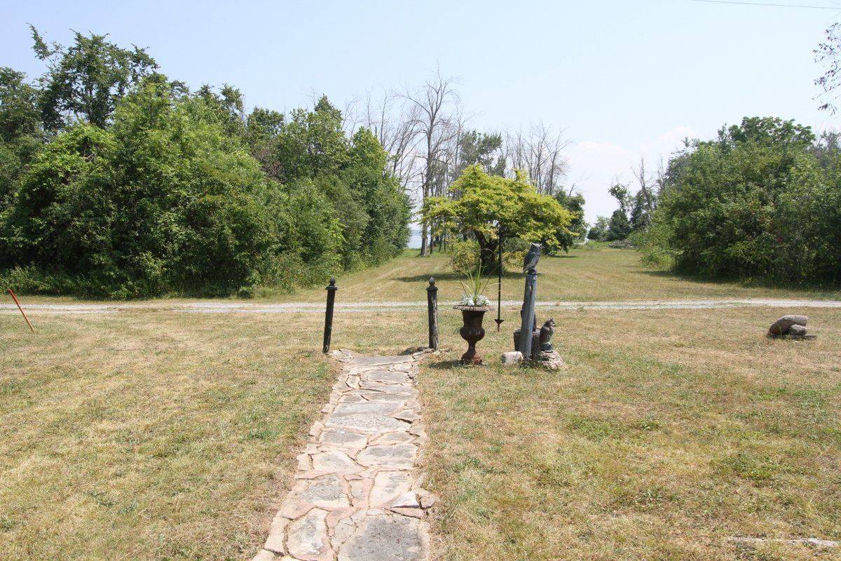 Brock, ON L0K 1A0,B40854 South Harbour LN