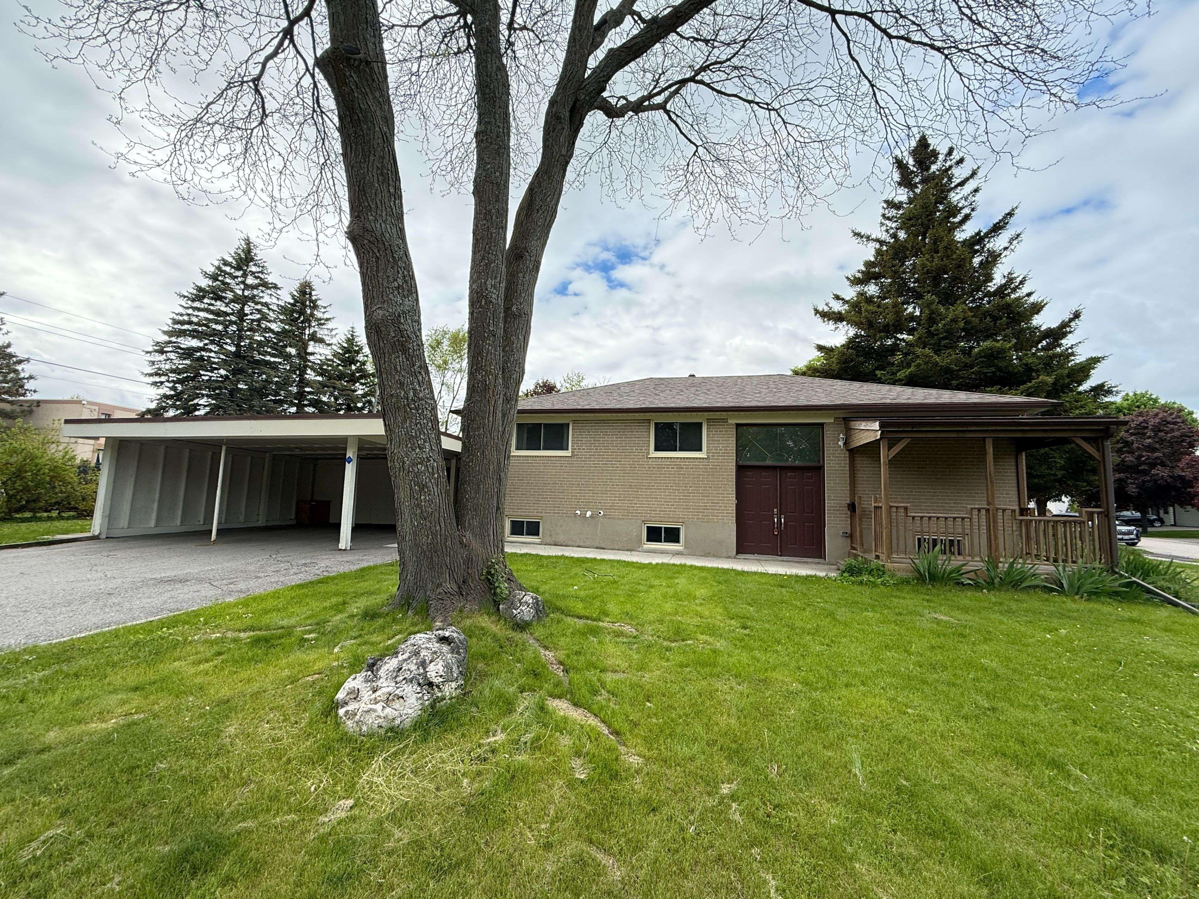 Aurora, ON L4G 3E9,77 Foreht CRES