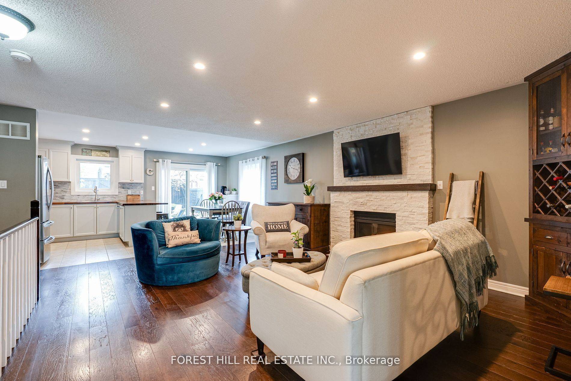 44 Prince Of Wales DR, Barrie, ON L4N 0T1