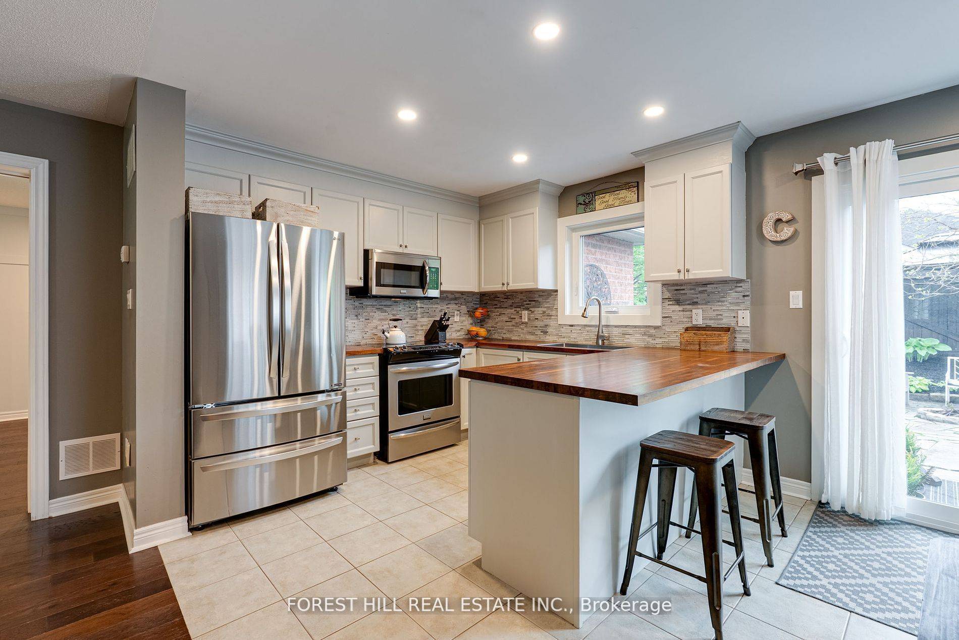 Barrie, ON L4N 0T1,44 Prince Of Wales DR