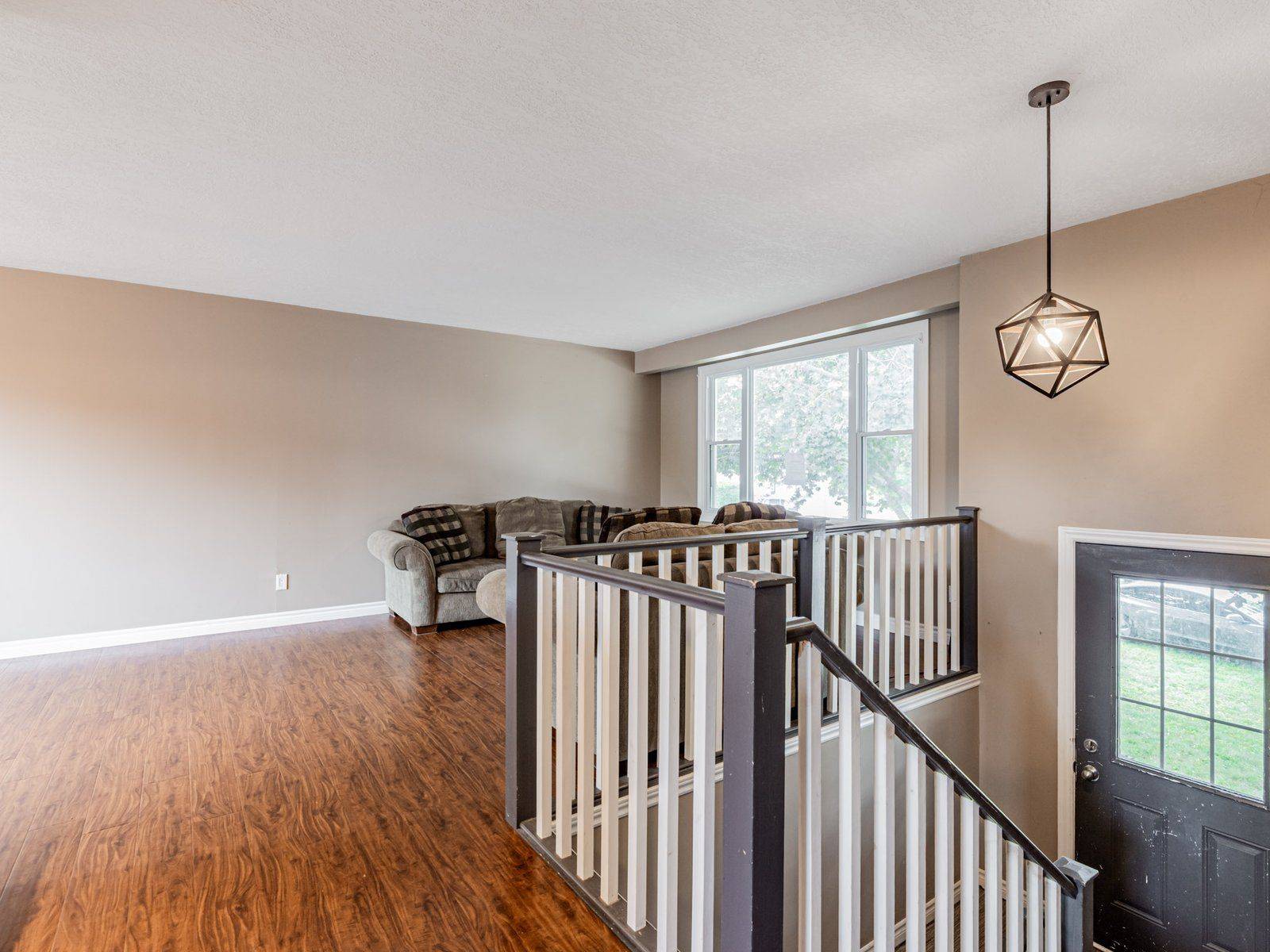 Orillia, ON L3V 3V5,7 Lawson AVE