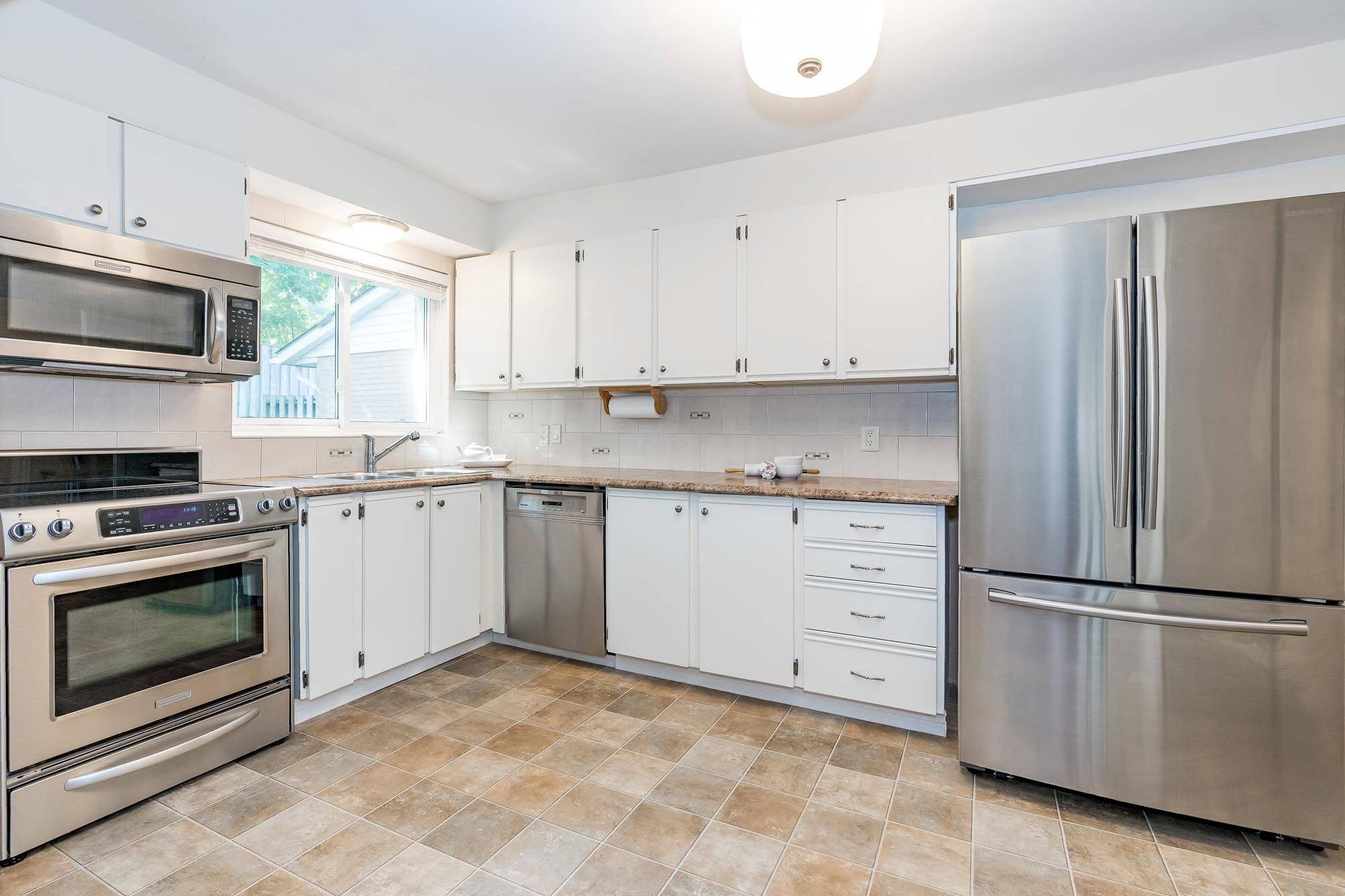 Midland, ON L4R 5B7,696 King ST #48