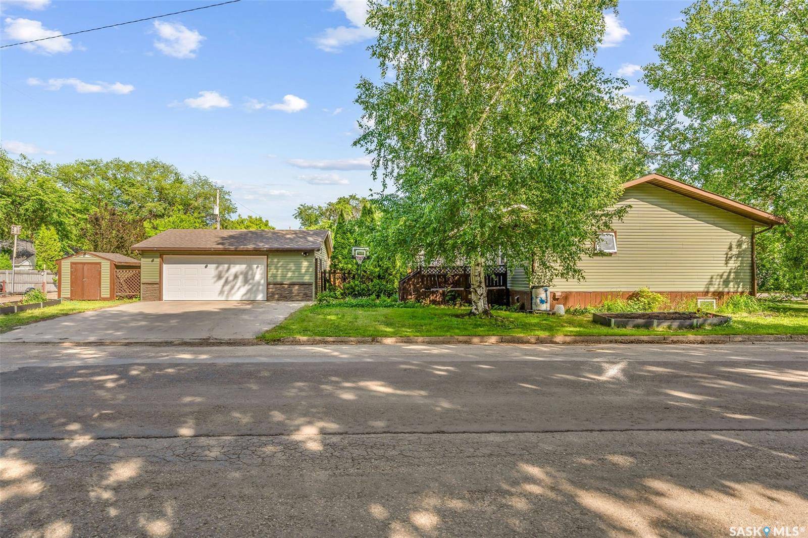 Melfort, SK S0E 1A0,402 Crawford AVENUE E