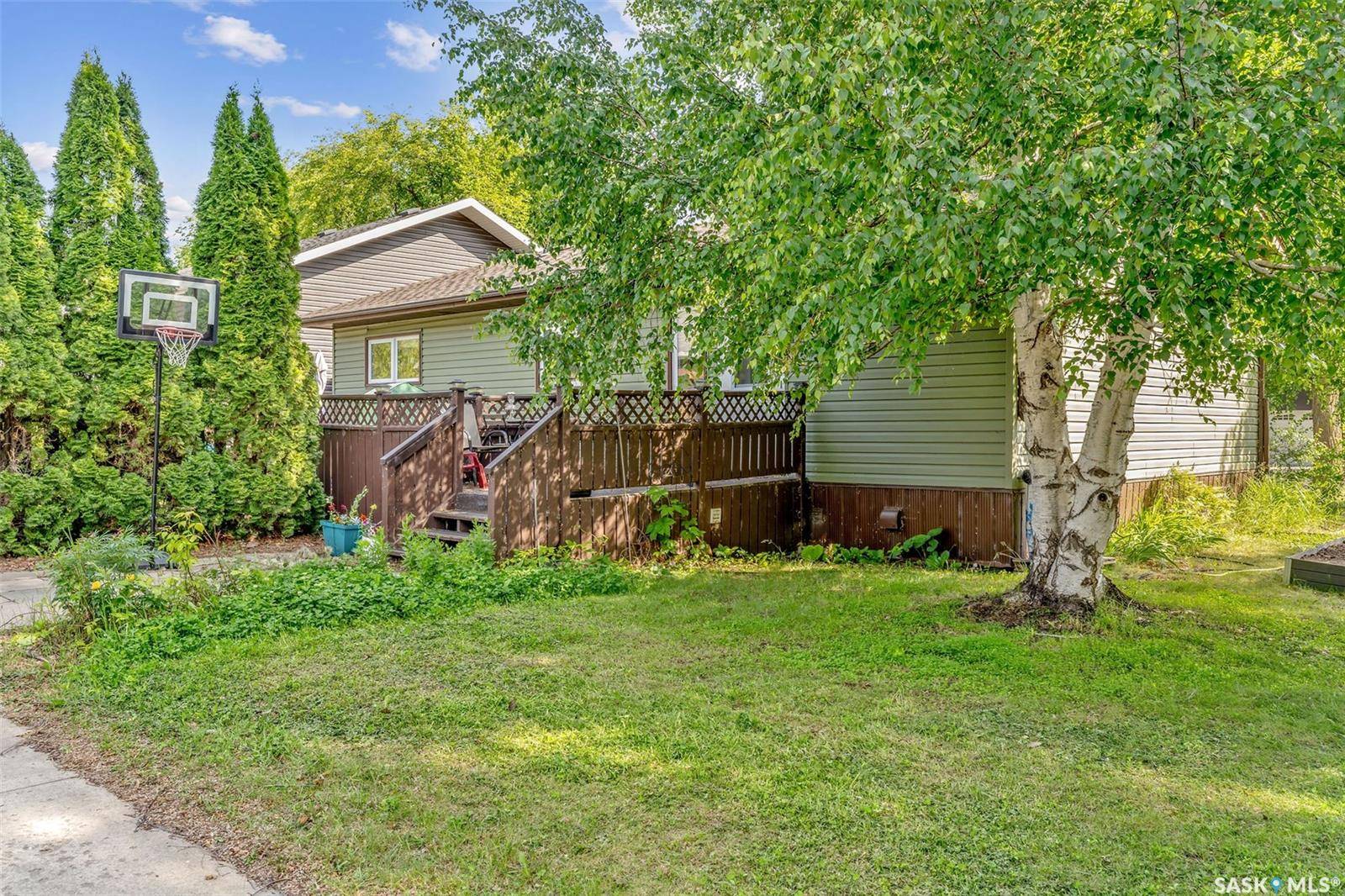 Melfort, SK S0E 1A0,402 Crawford AVENUE E
