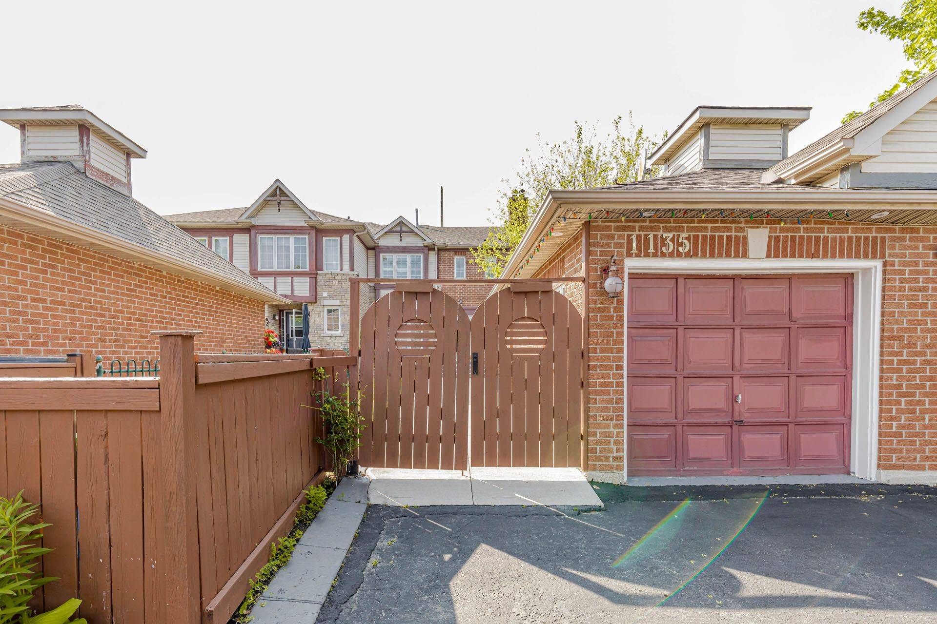 Mississauga, ON L5V 1L3,1135 Bellarosa LN