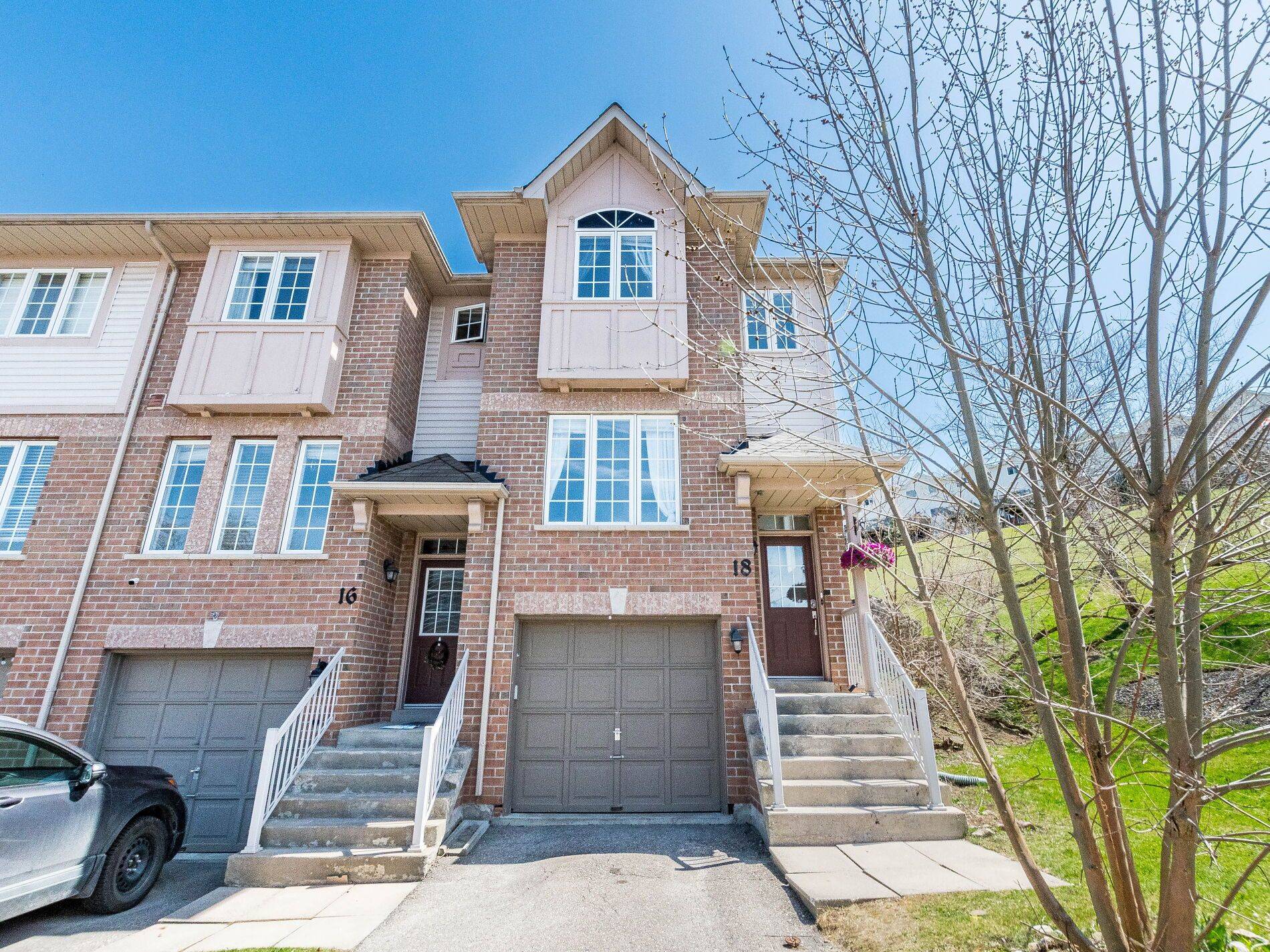 Halton Hills, ON L7G 6E9,18 Palomino TRL