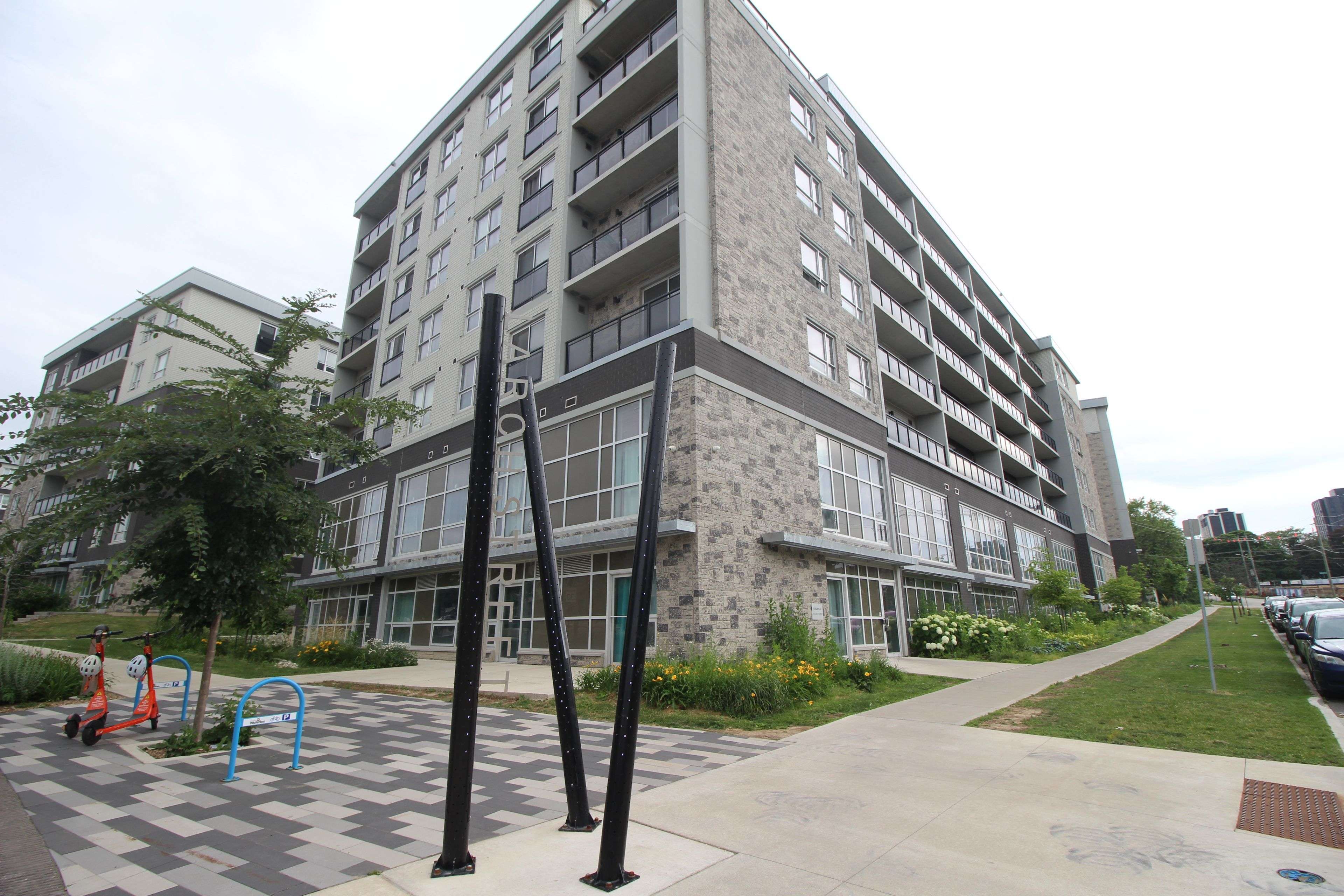 275 Larch ST N #F206, Waterloo, ON N2L 3R2