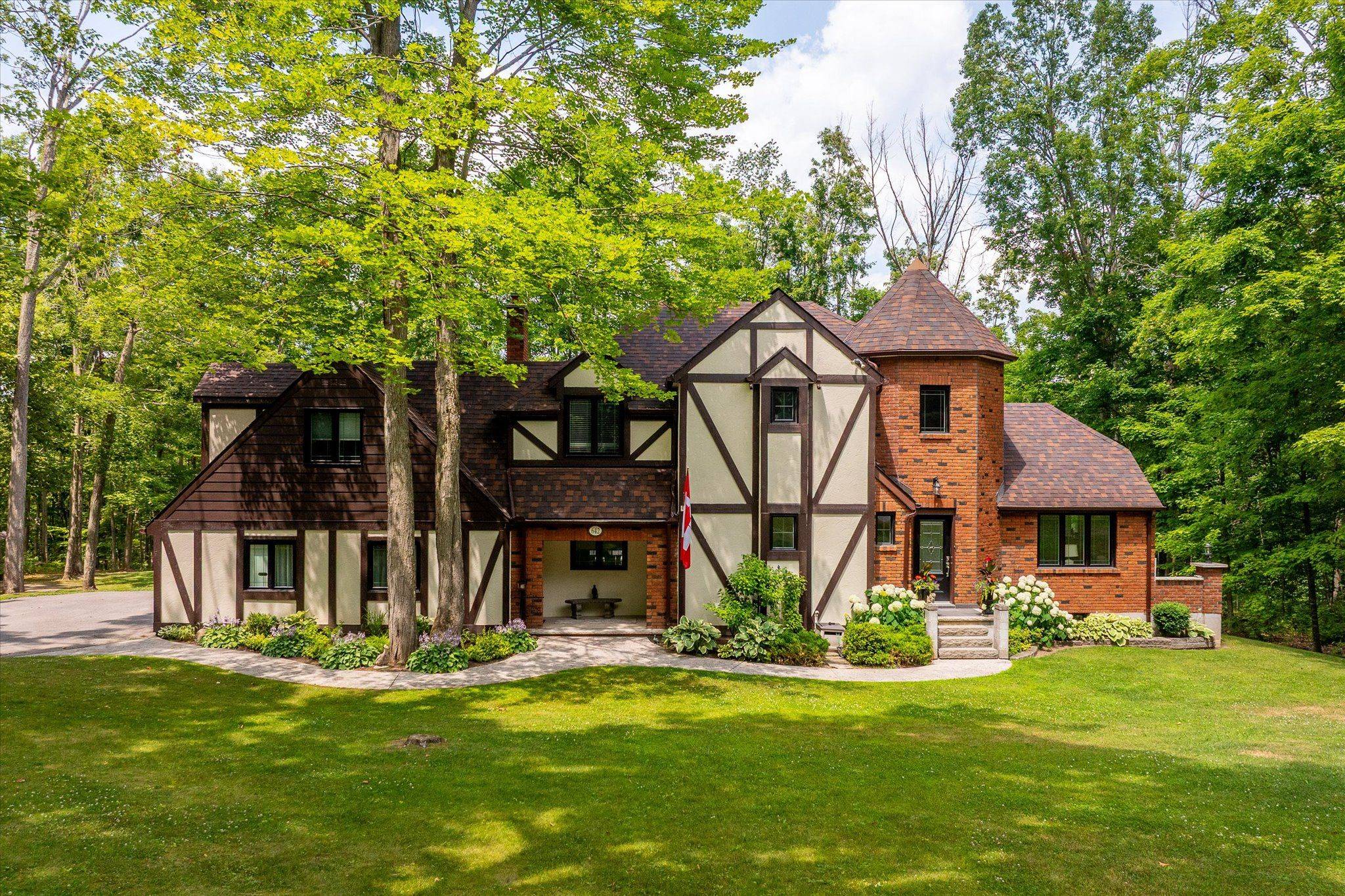 642 Dinsdale ST, Selwyn, ON K0L 1H0