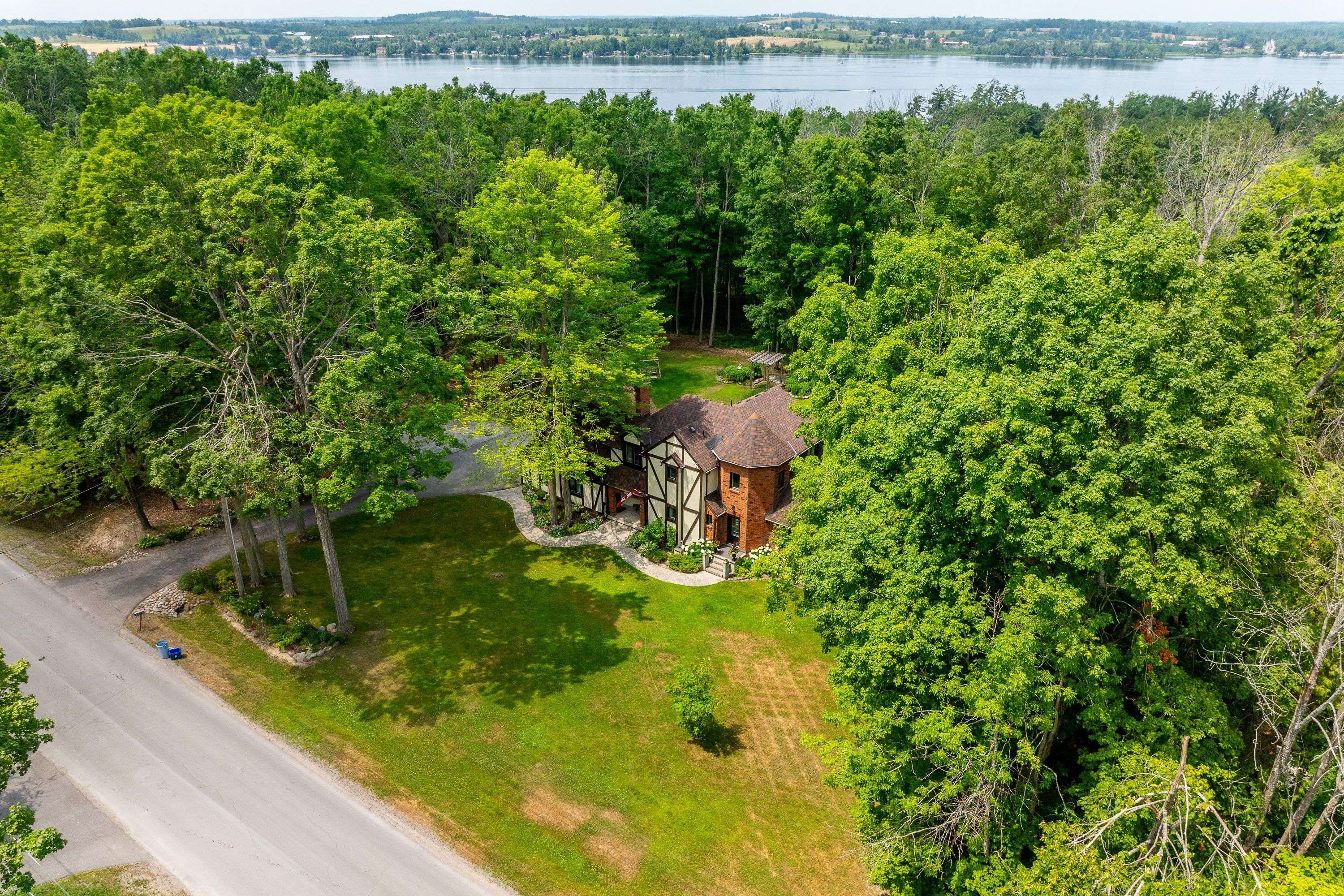 Selwyn, ON K0L 1H0,642 Dinsdale ST