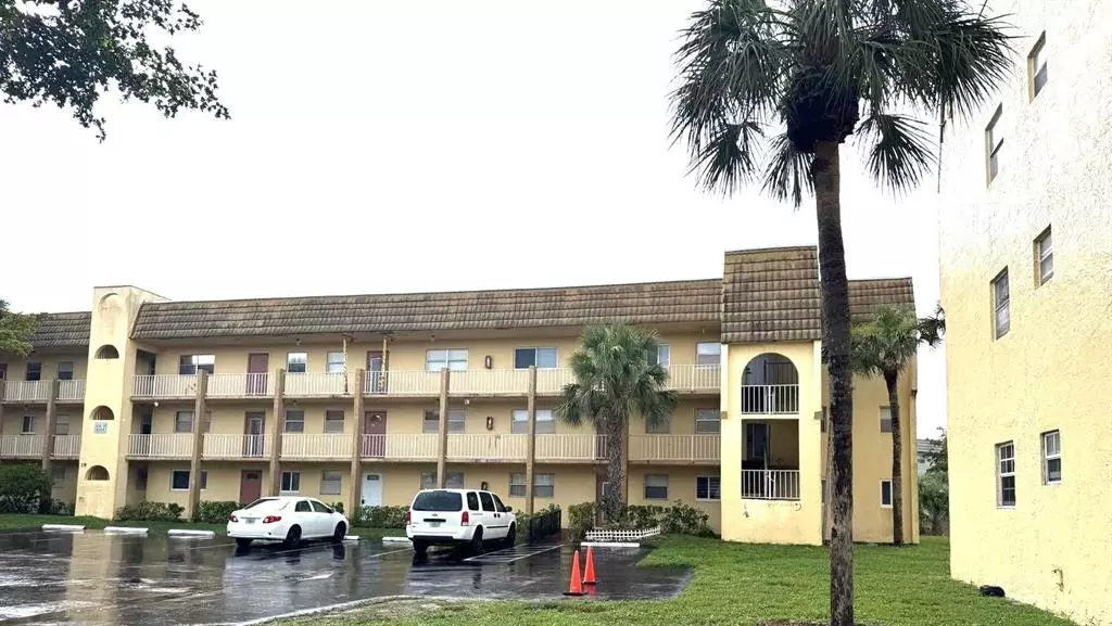 Sunrise, FL 33322,8305 Sunrise Lakes Blvd #312