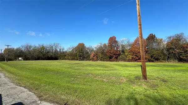 Ladonia, TX 75449,711 Paris