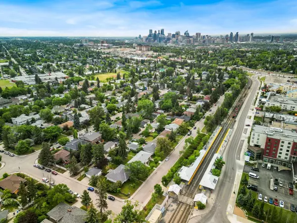 Calgary, AB T2M 4C2,2472 Capitol Hill CRES Northwest