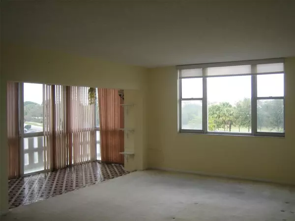 4350 Hillcrest Dr #300, Hollywood, FL 33021
