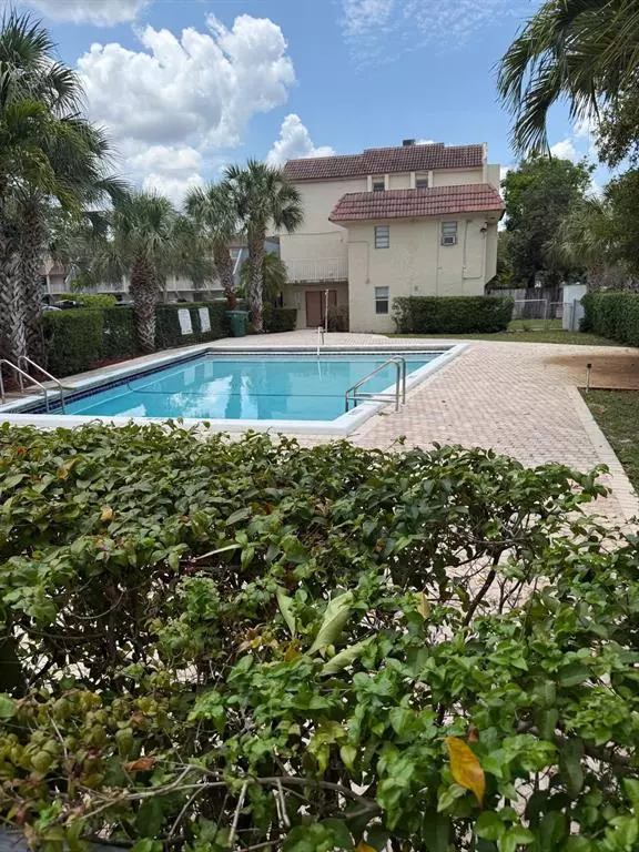 Coral Springs, FL 33065,3750 NW 115th Ave #5