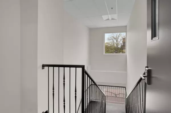 Richmond Hill, ON L4B 4K3,9033 Leslie ST W