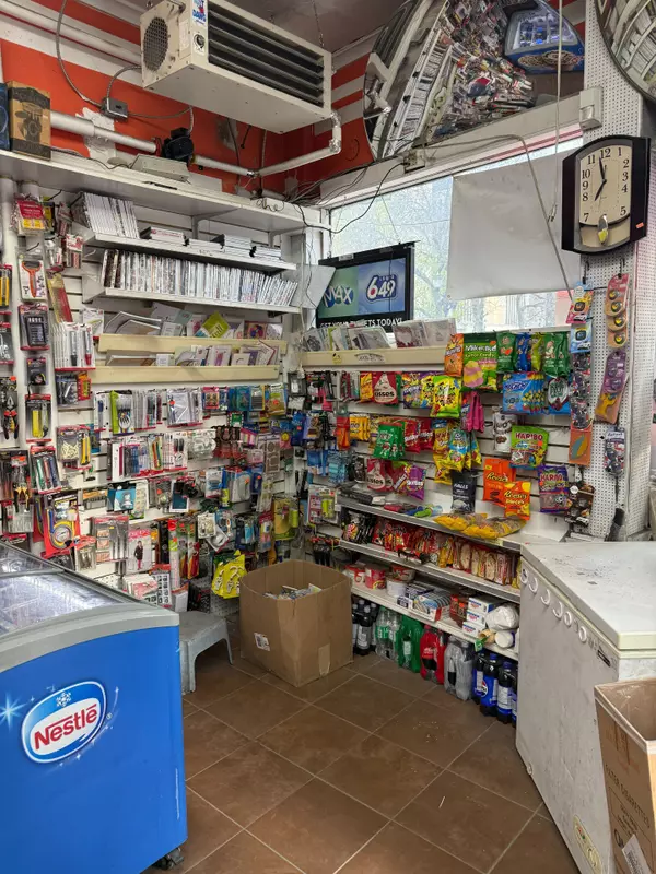 Hamilton, ON L8N 1A1,1 King ST E