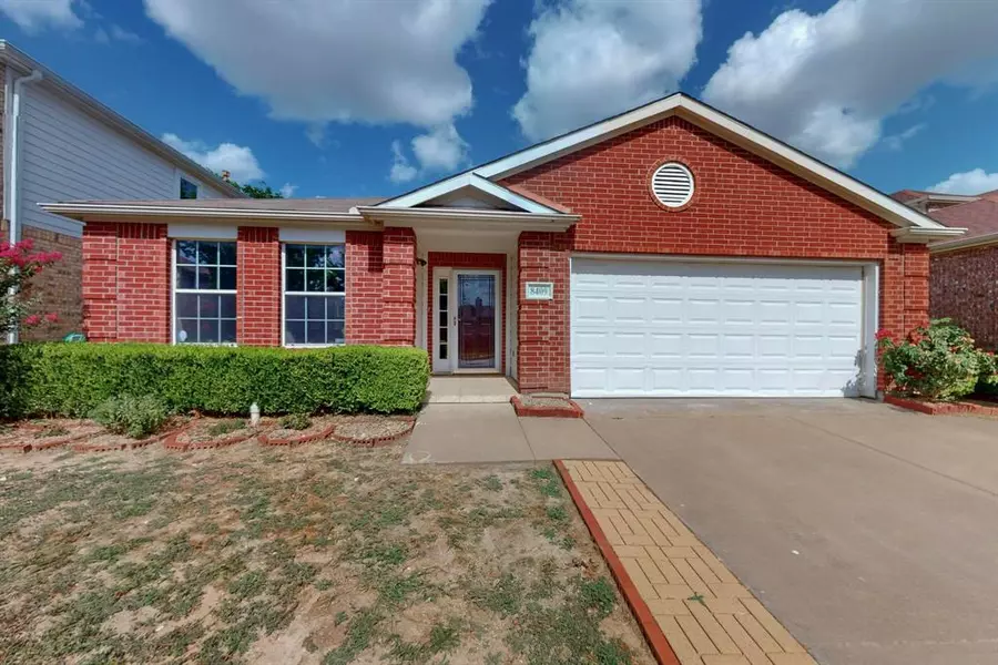 8409 Vicksburg Lane, Fort Worth, TX 76123