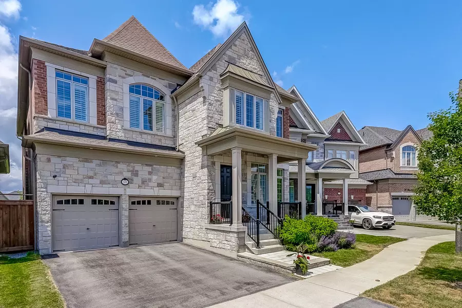 16 Beaverdams DR, Whitby, ON L1P 0C4
