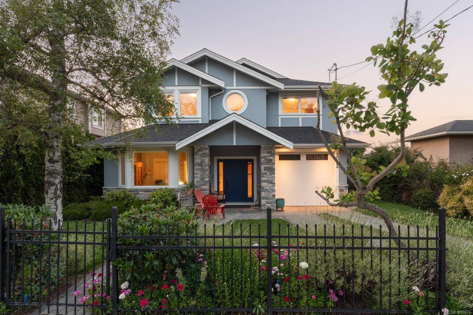 2044 Milton St, Oak Bay, BC V8R 1N9