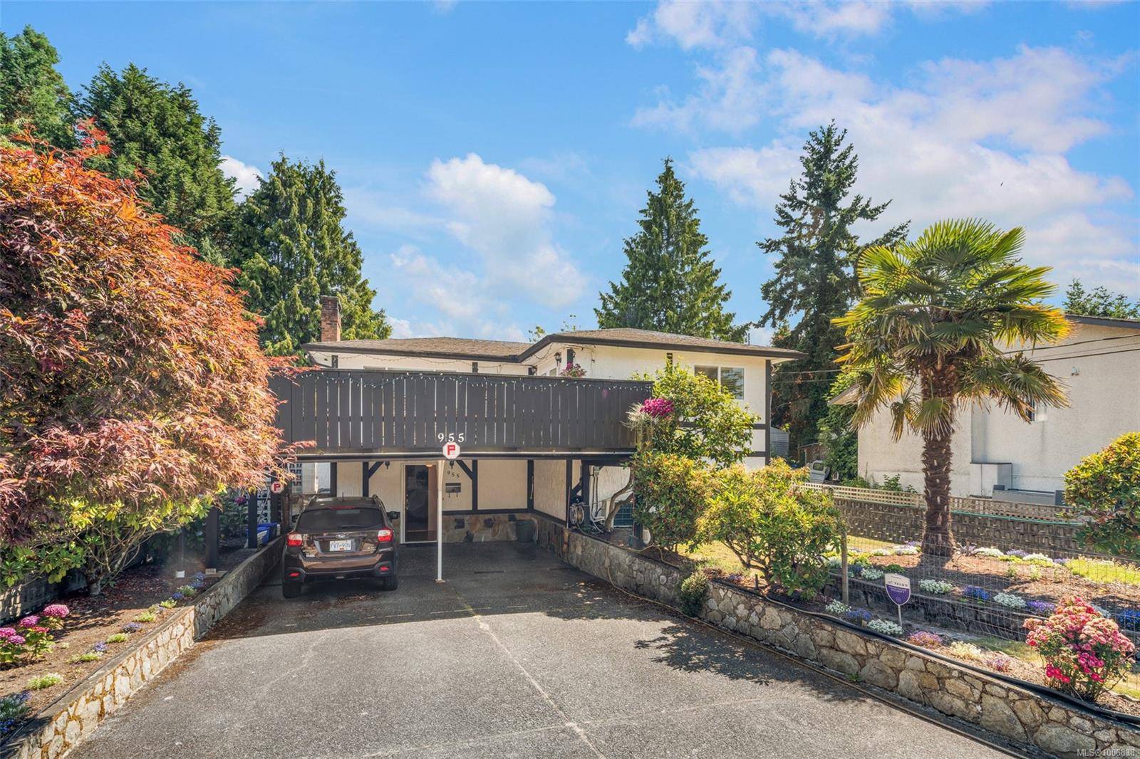 Saanich, BC V8X 2X1,955 Tattersall Dr