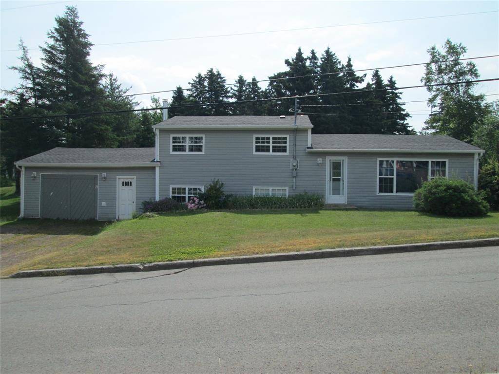 21 Hillview Road, Botwood, NL A0H 1E0