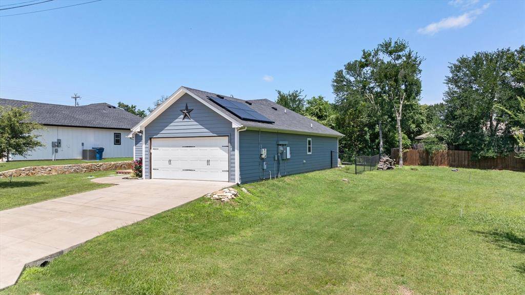 Granbury, TX 76048,2206 Navasota Street