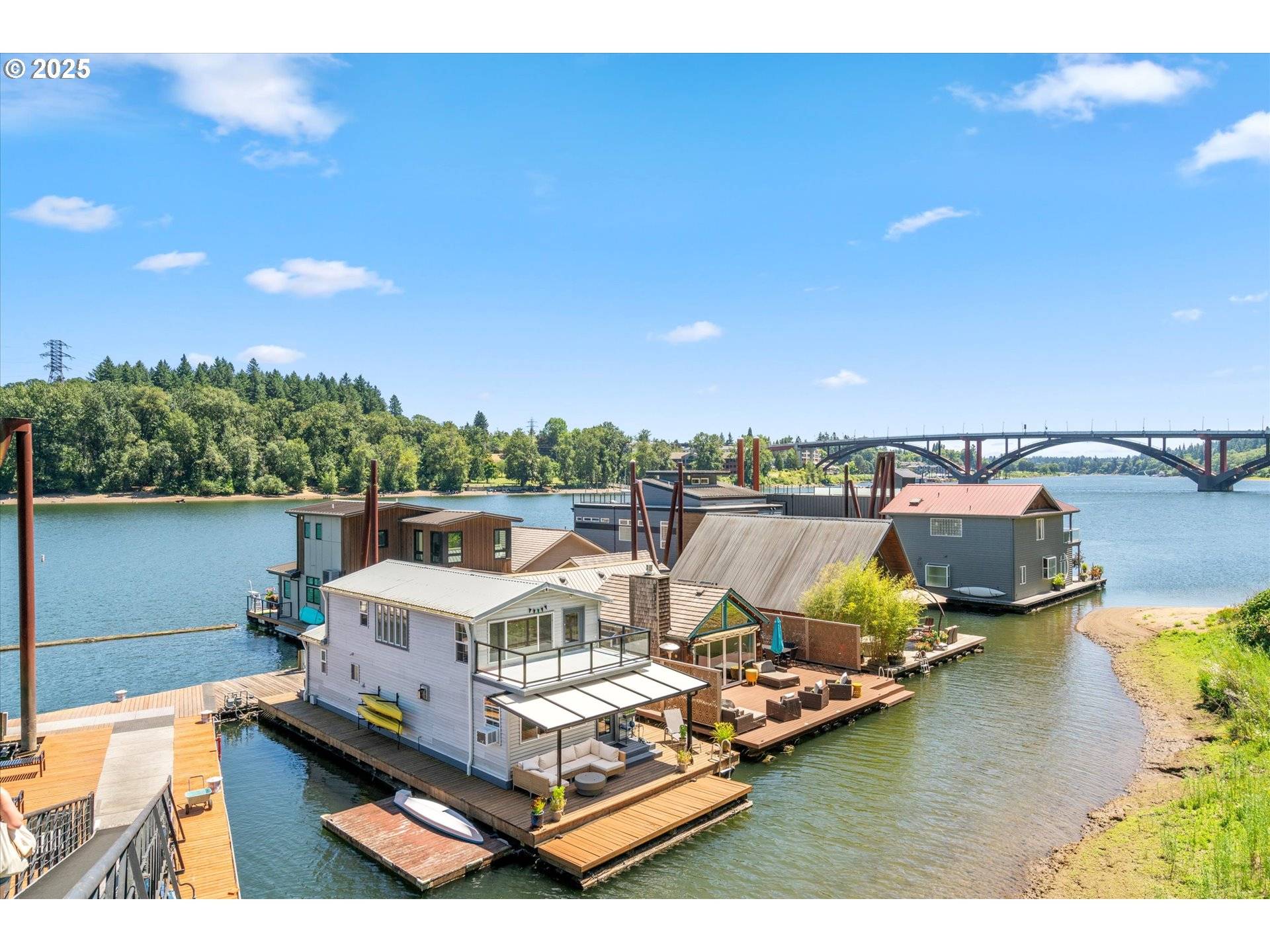 Portland, OR 97219,7720 S Macadam AVE ##8