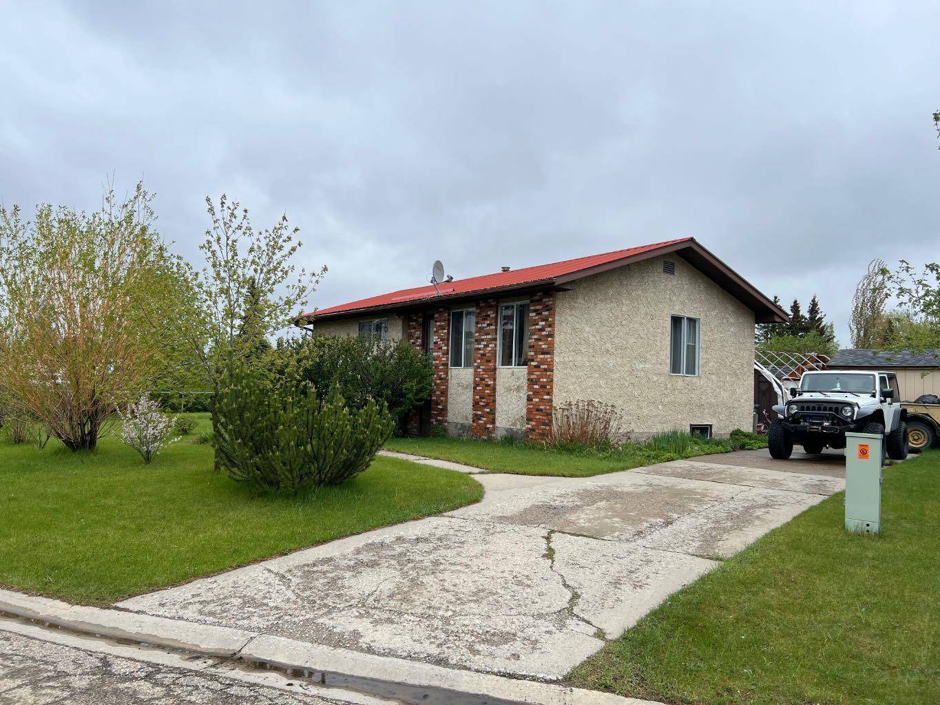 2515 20A ST, Bowden, AB T0M 0K0