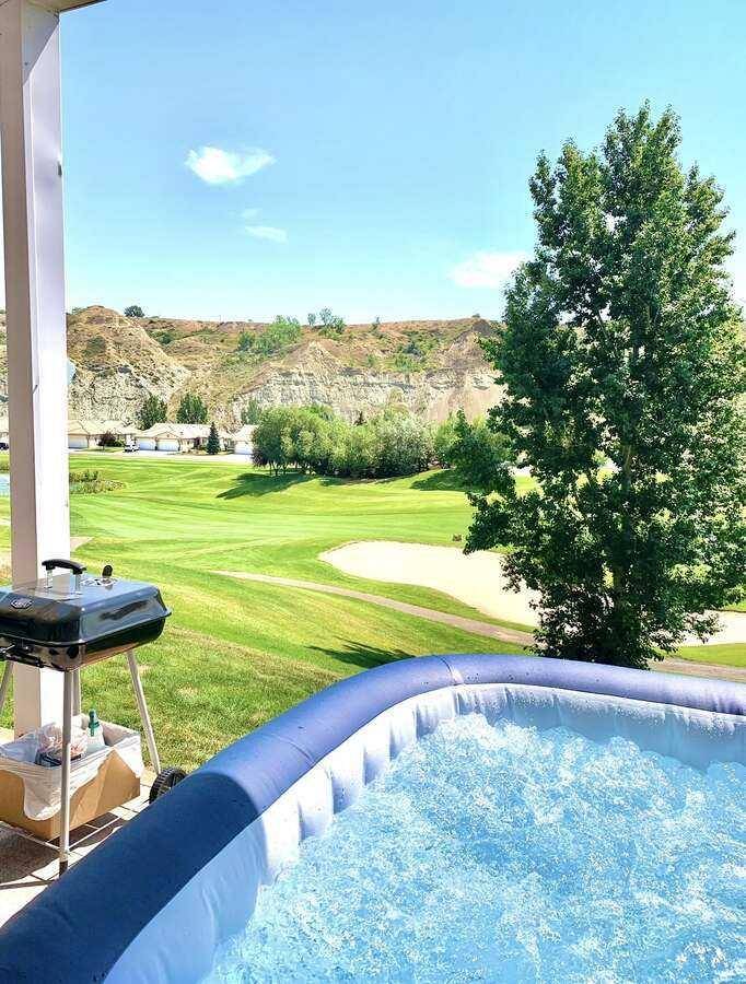 Lethbridge, AB T1K 6V2,410 Canyon BLVD West #B