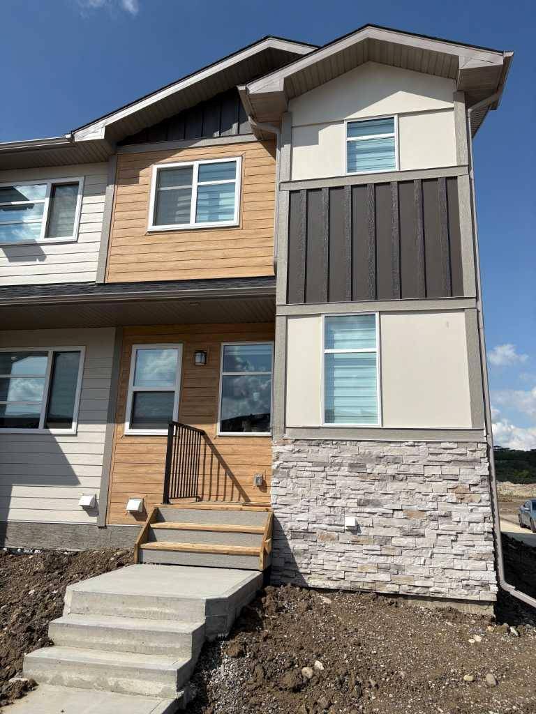 755 Wolf Willow BLVD Southeast, Calgary, AB T2X 5R3