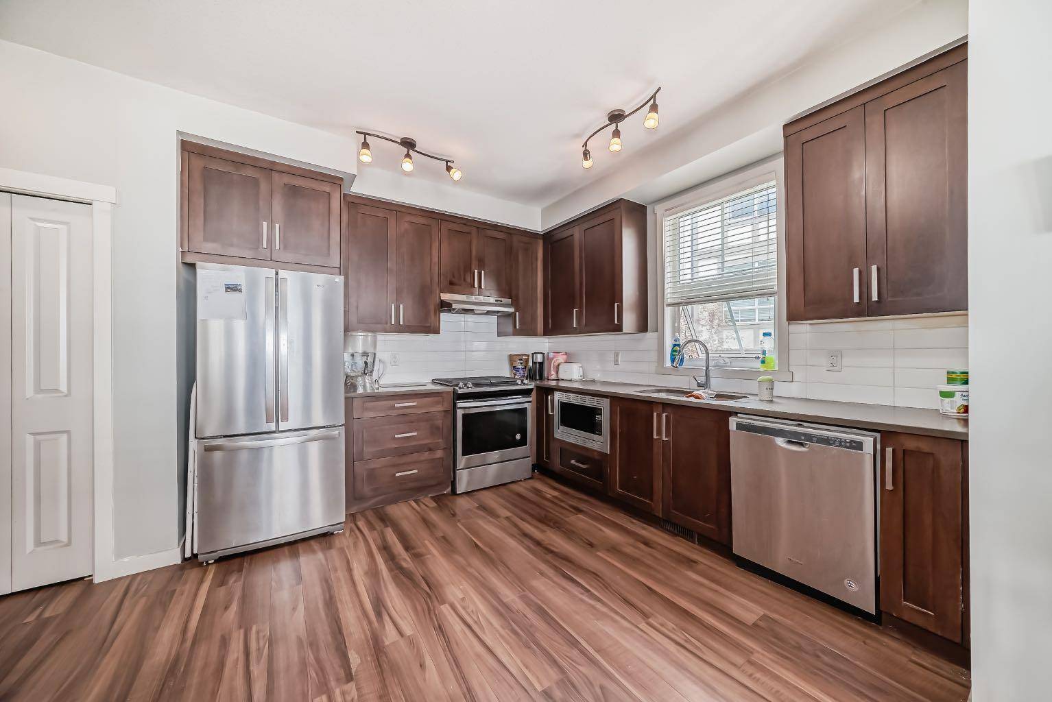 206 Sherwood LN Northwest, Calgary, AB T3R0V3