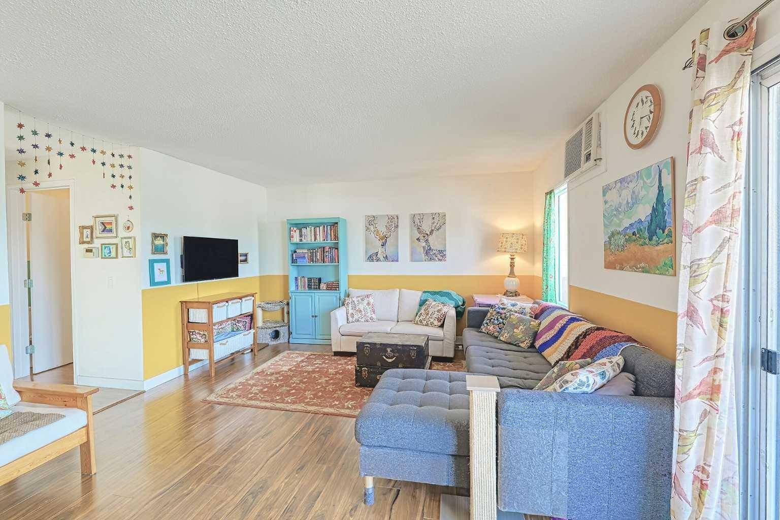 Calgary, AB T3B 1T6,6505 36 AVE NW #1