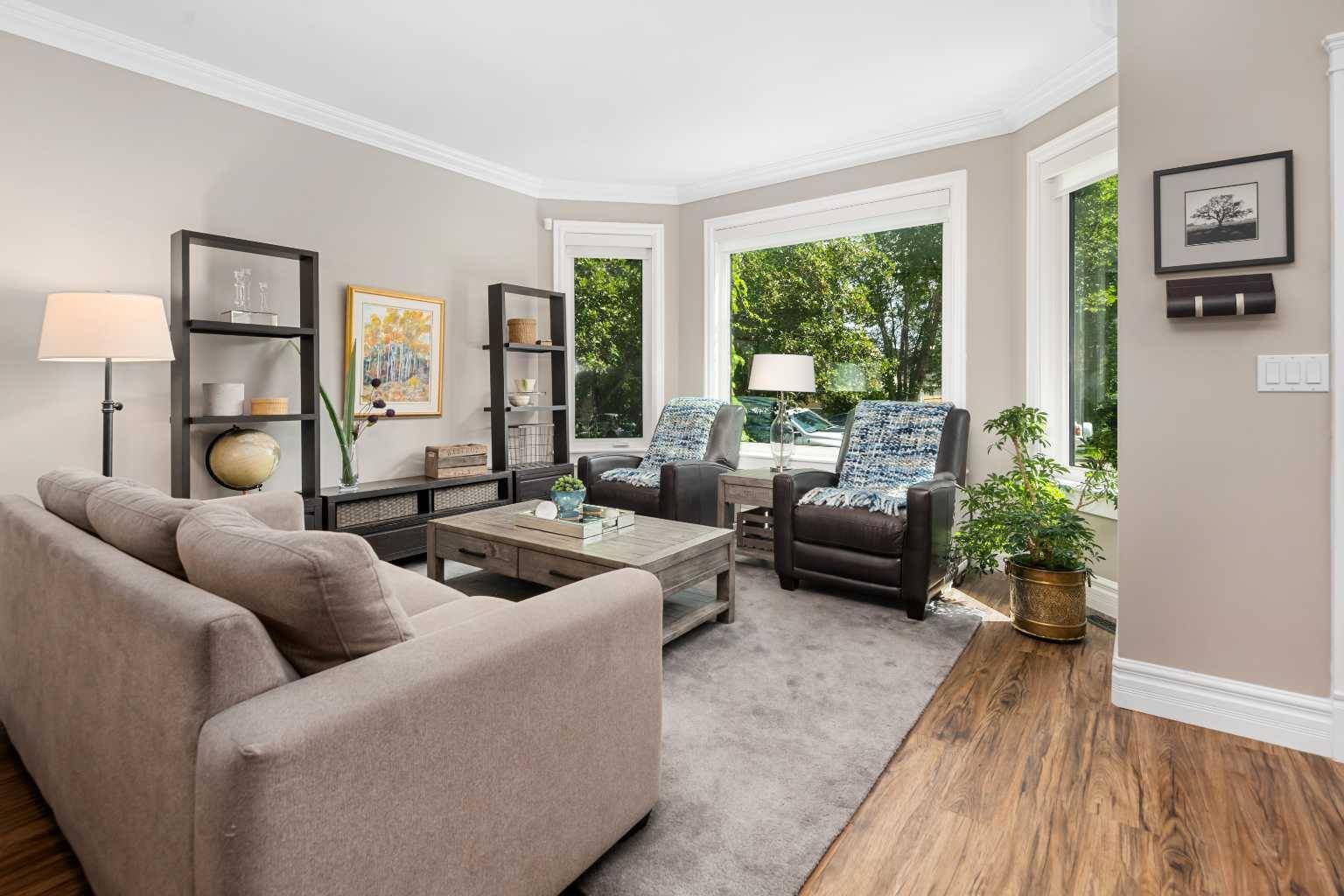 Calgary, AB T2M 2H6,464 27 AVE NW