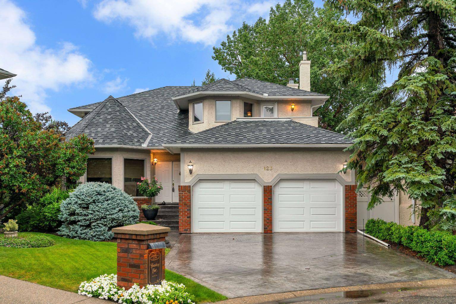 123 Canterbury CT SW, Calgary, AB T2W 6C1