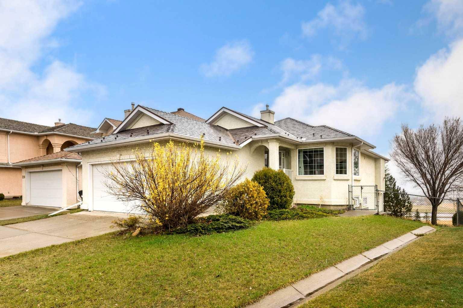 212 Hampstead GDNS Northwest, Calgary, AB T3A 5Y6