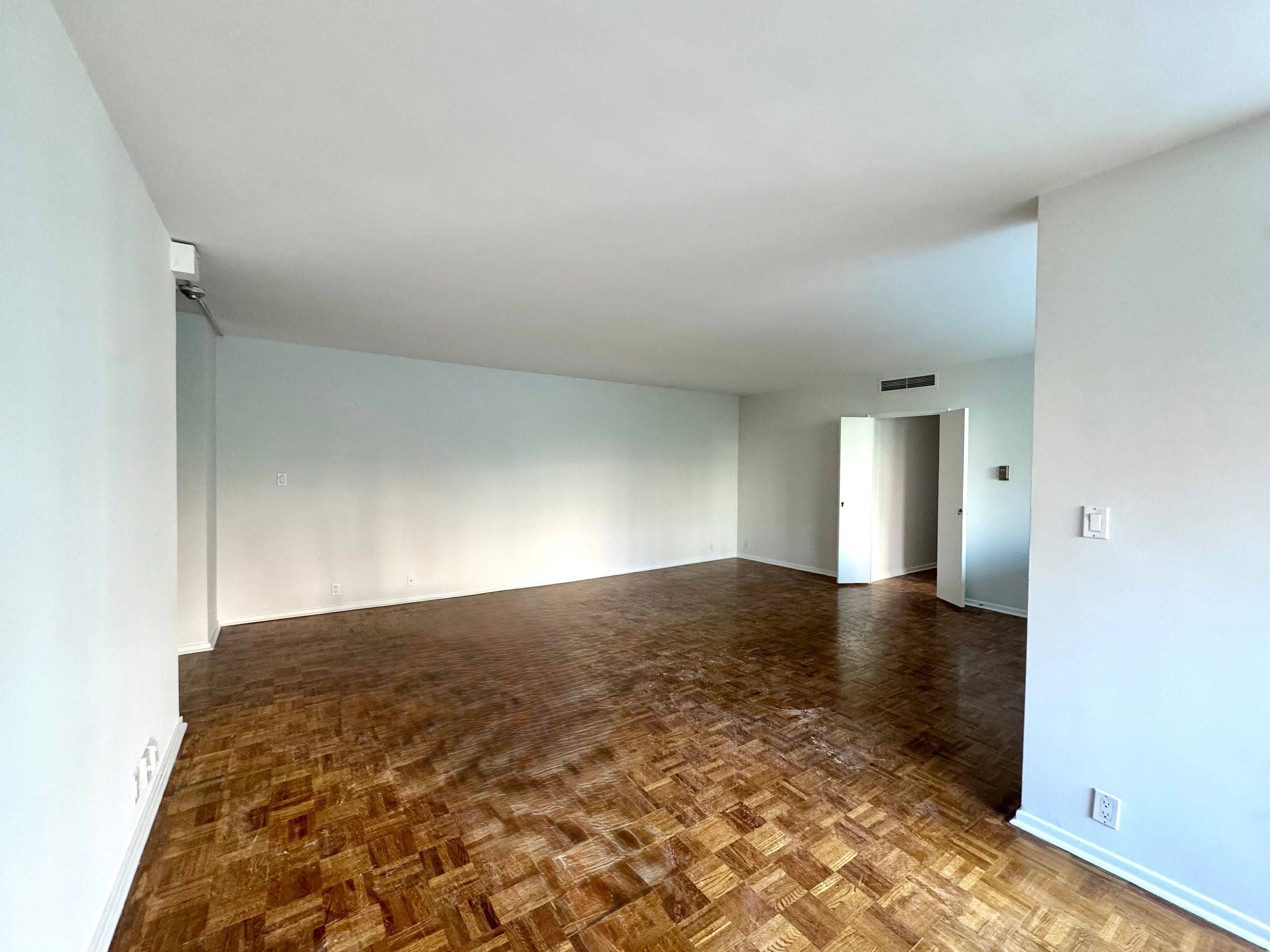 Toronto C02, ON M4V 2C4,9 Deer Park CRES #601