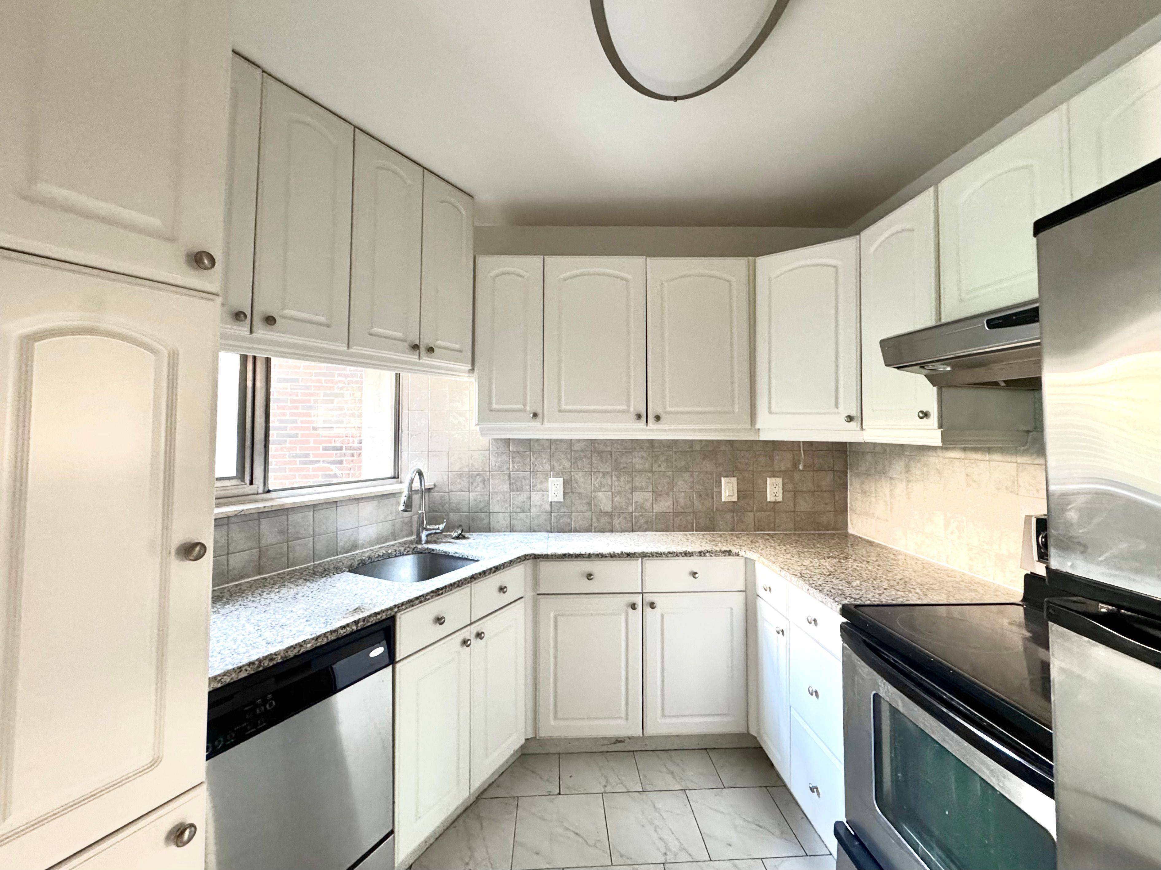 Toronto C02, ON M4V 2C4,9 Deer Park CRES #601