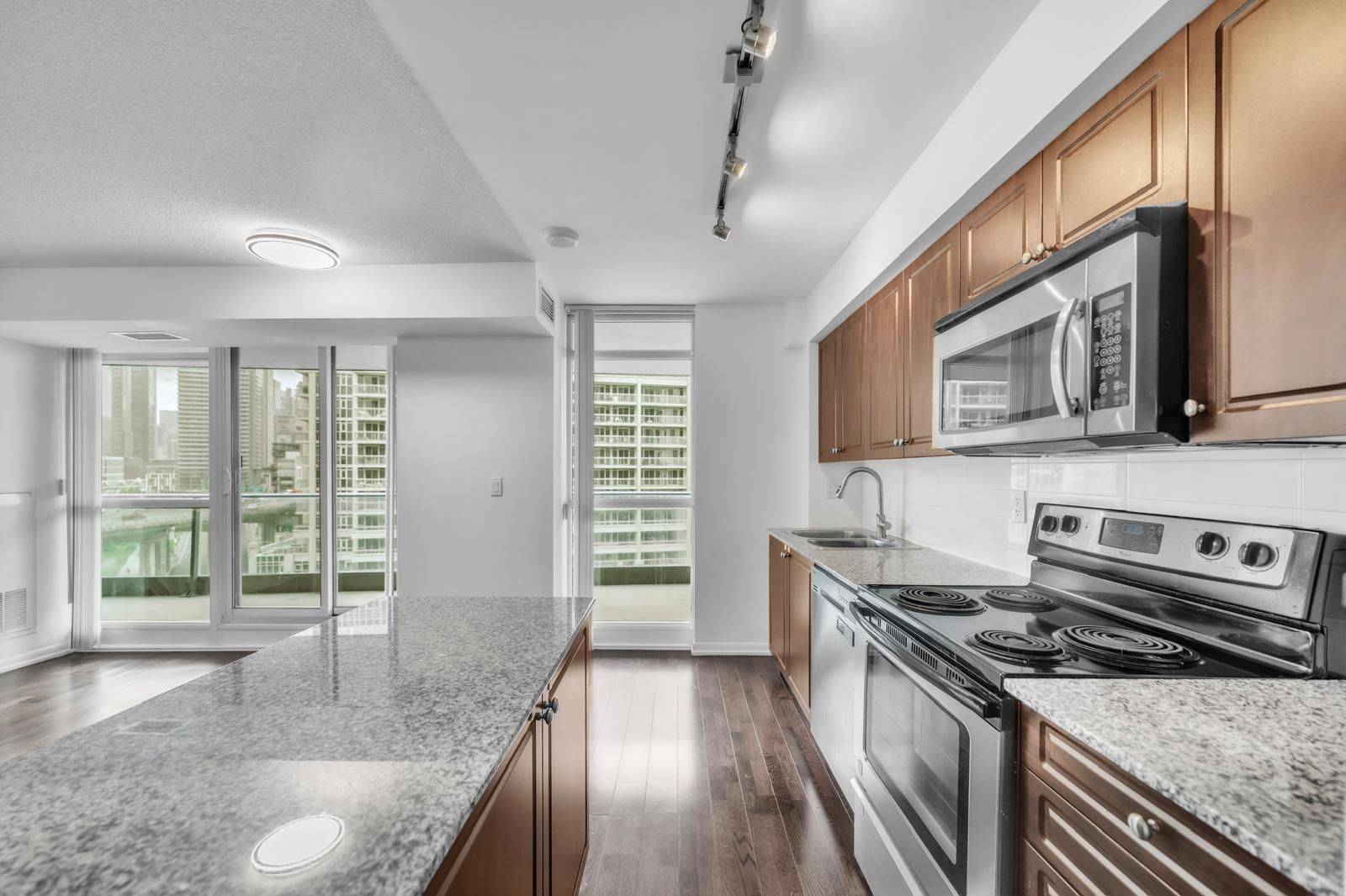 Toronto C01, ON M5V 1B1,209 Fort York BLVD #1068