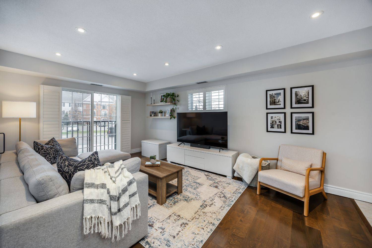 102 Aspen Springs DR #206, Clarington, ON L1C 5N6