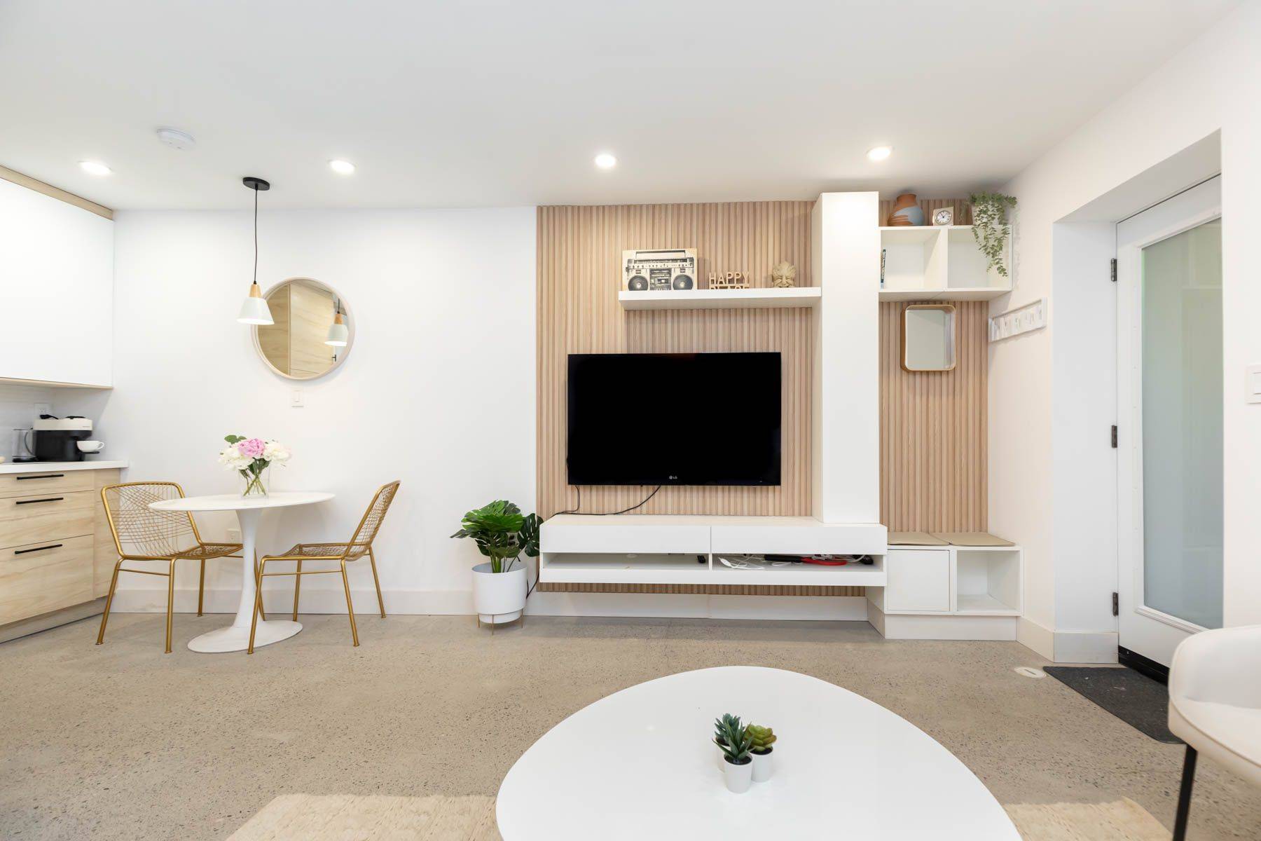 Toronto E01, ON M4K 1M6,55 Dearbourne AVE #Lower