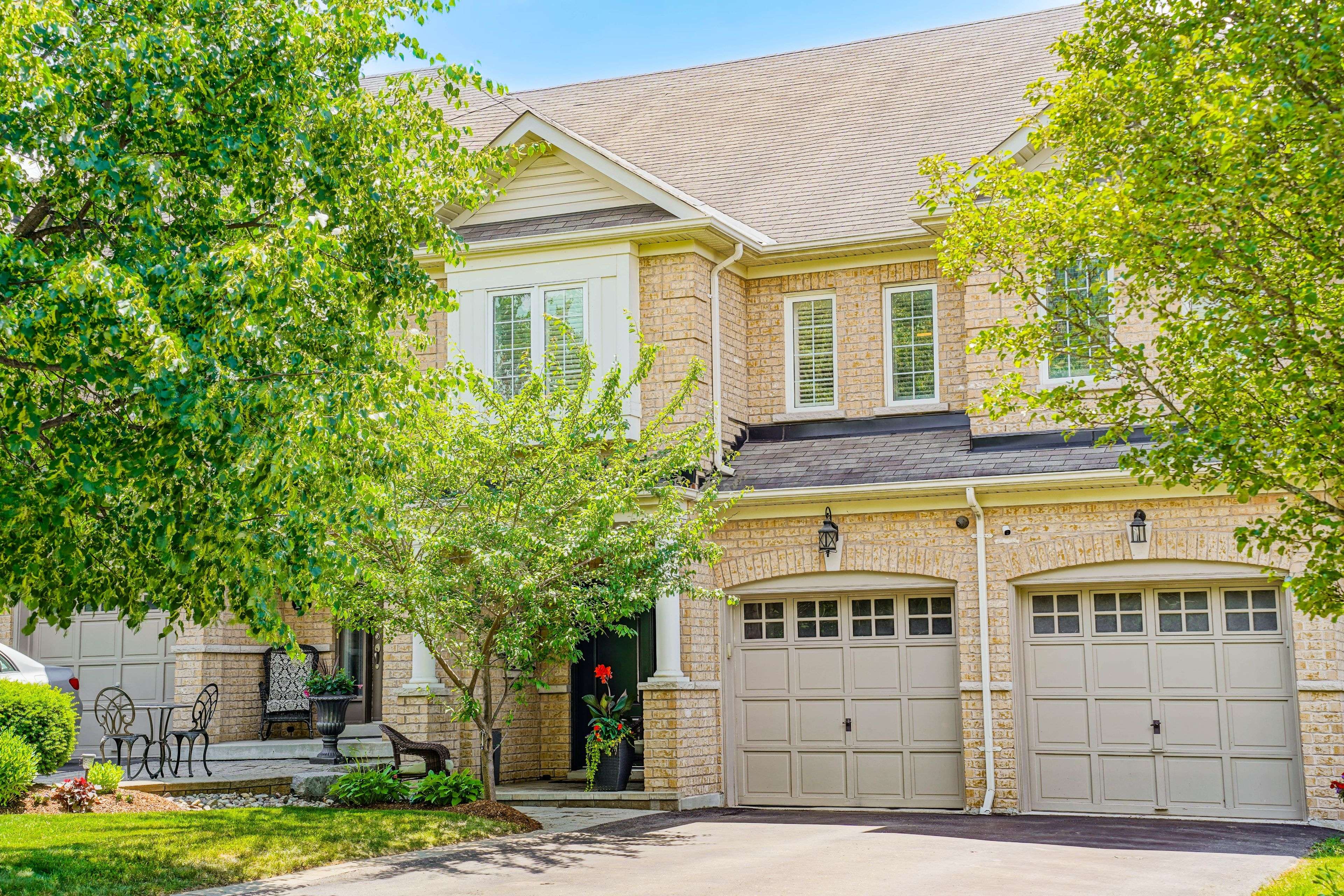 15 Fairmount DR, Whitby, ON L1R 0G3