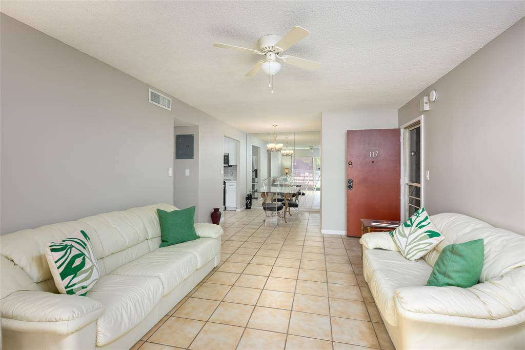 Plantation, FL 33324,17 Jacaranda Country Club Dr #117