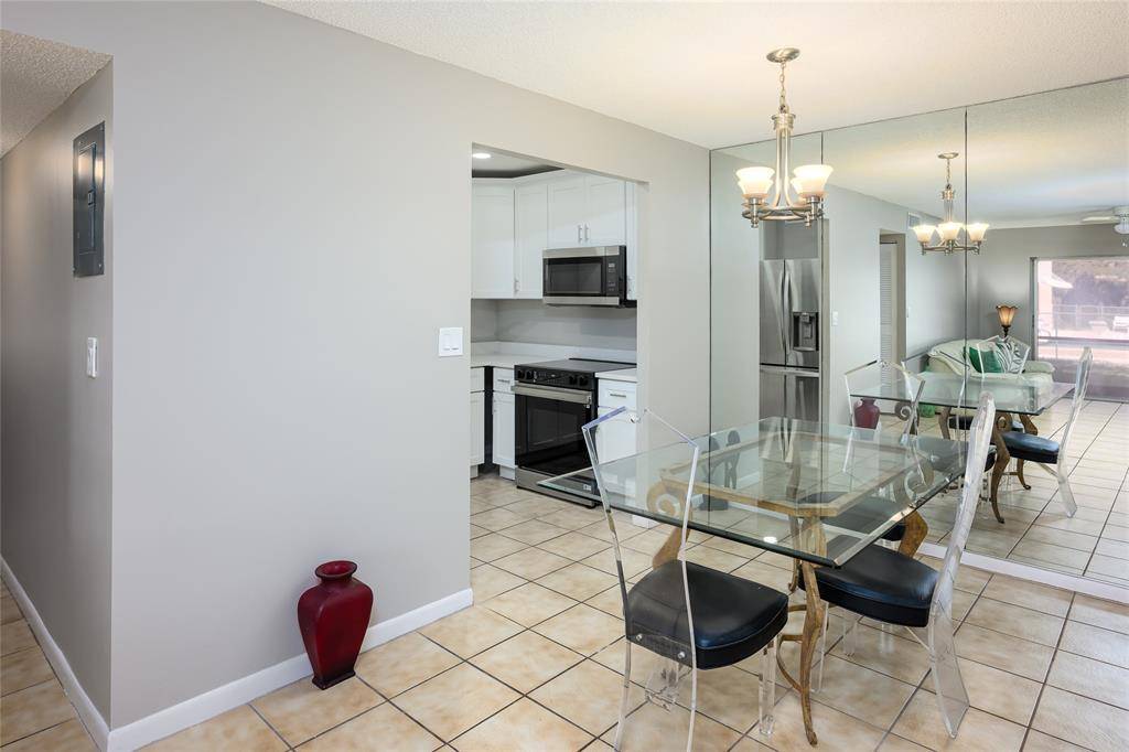 Plantation, FL 33324,17 Jacaranda Country Club Dr #117