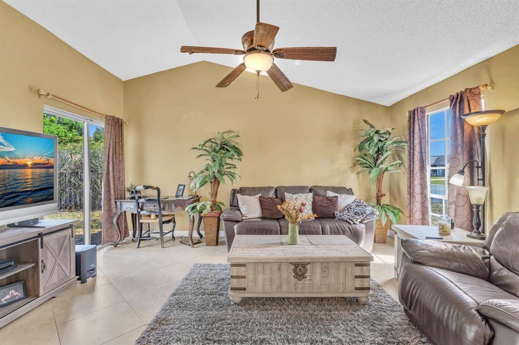Boynton Beach, FL 33472,8727 Spring Valley Dr