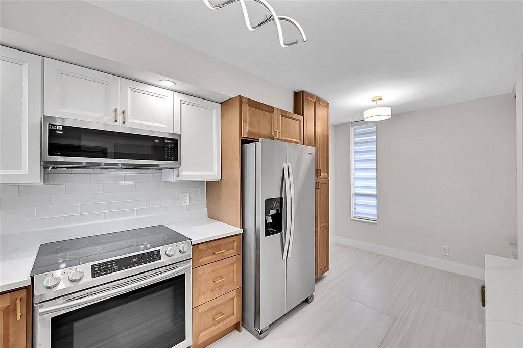 Margate, FL 33063,6547 Coral Lake Dr #411