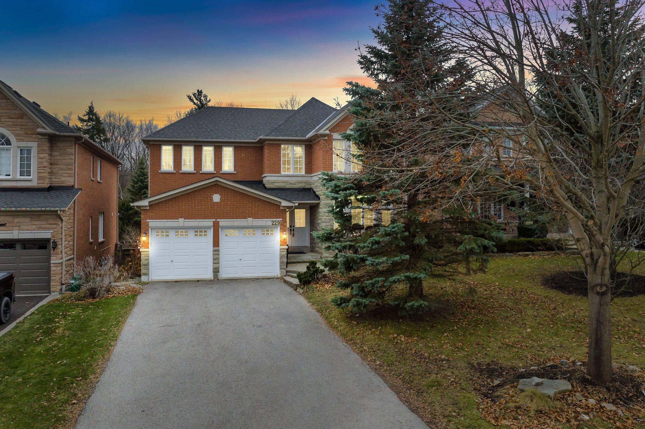 Aurora, ON L4G 7M2,229 Willis DR