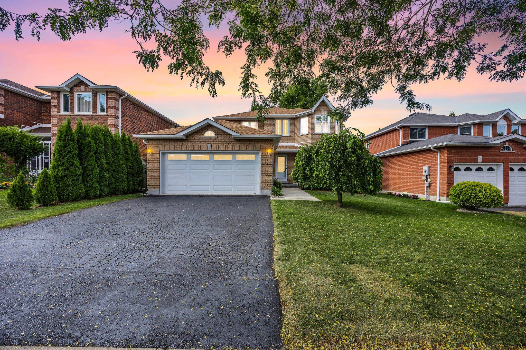 298 Livingstone ST W, Barrie, ON L4N 7C2